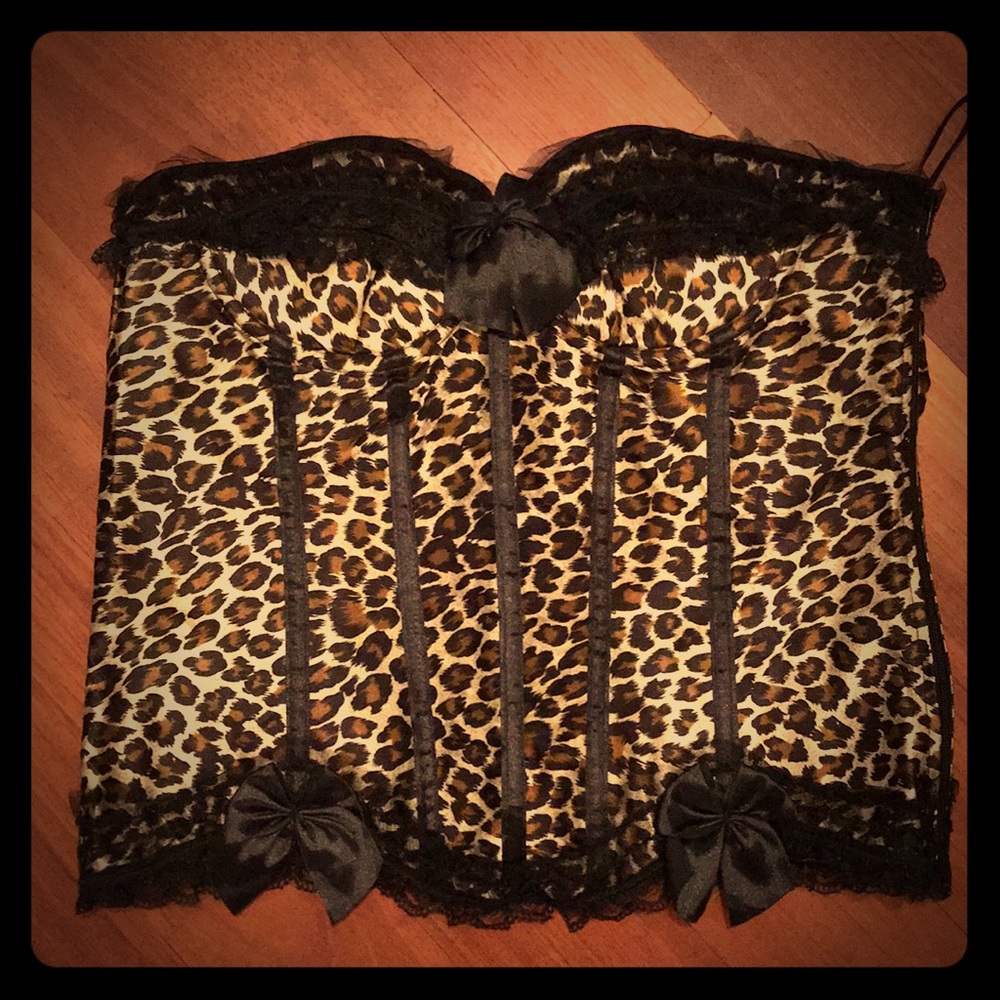 Size 2x black lace cheetah print corset